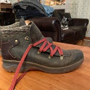 Merrell Select Grip waterproof snow boots size 9.5